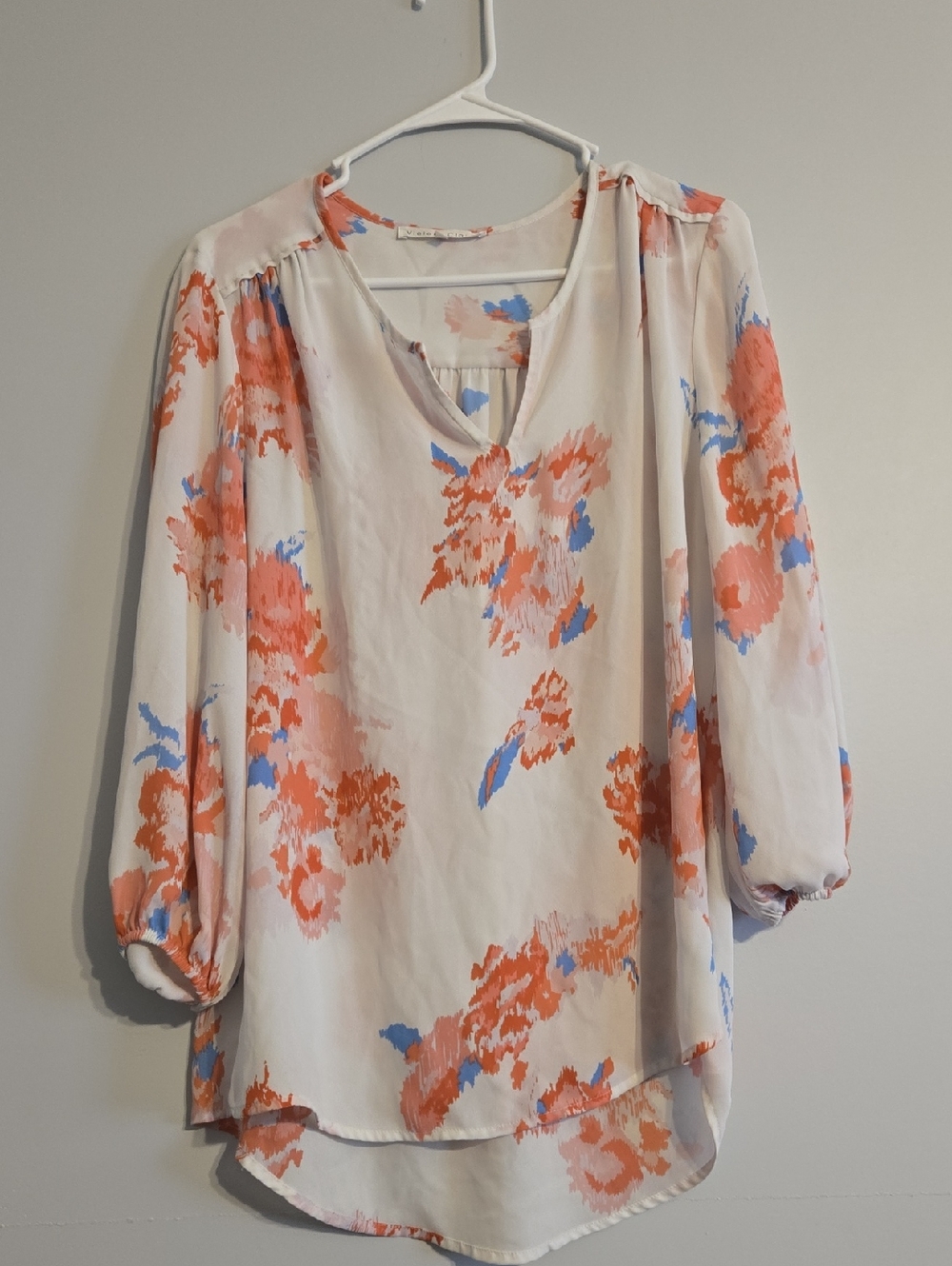 Violet + Claire Floral V-Neck Blouse in Cream with Coral & Blue Print, Large